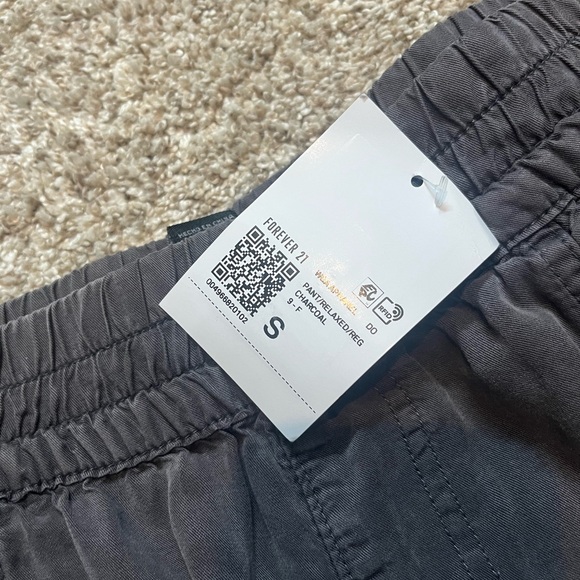 FOREVER 21 Drawstring Cargo Joggers size S -NWT - Picture 6 of 7